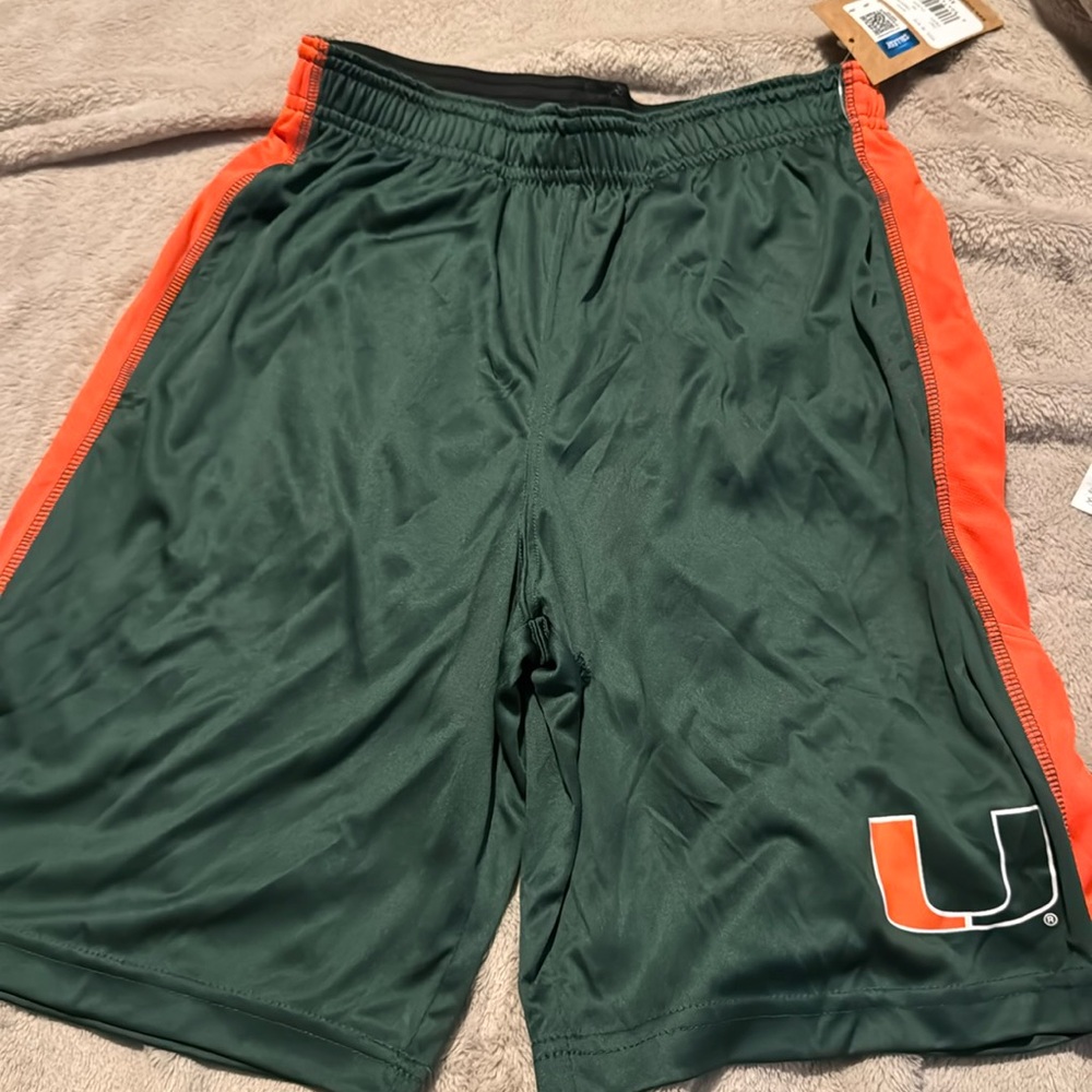 UM shorts size M 8/10